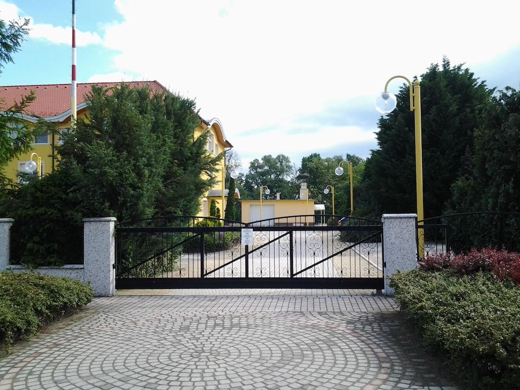 Leier Business Hotel Gönyů Exterior foto